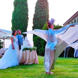 Le feste di Mirtillo - Wedding - Intrattenimento -Shows - danza con ali durante taglio torta